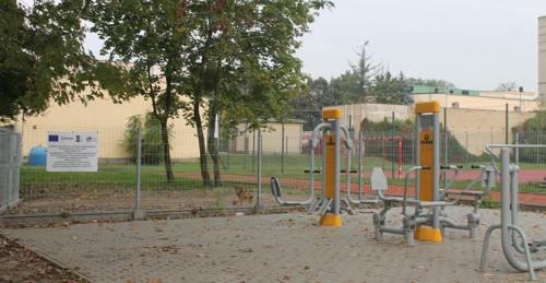 Urządzenie siłowni zewnętrznej przy ulicy Ogrodowej w Pleszewie